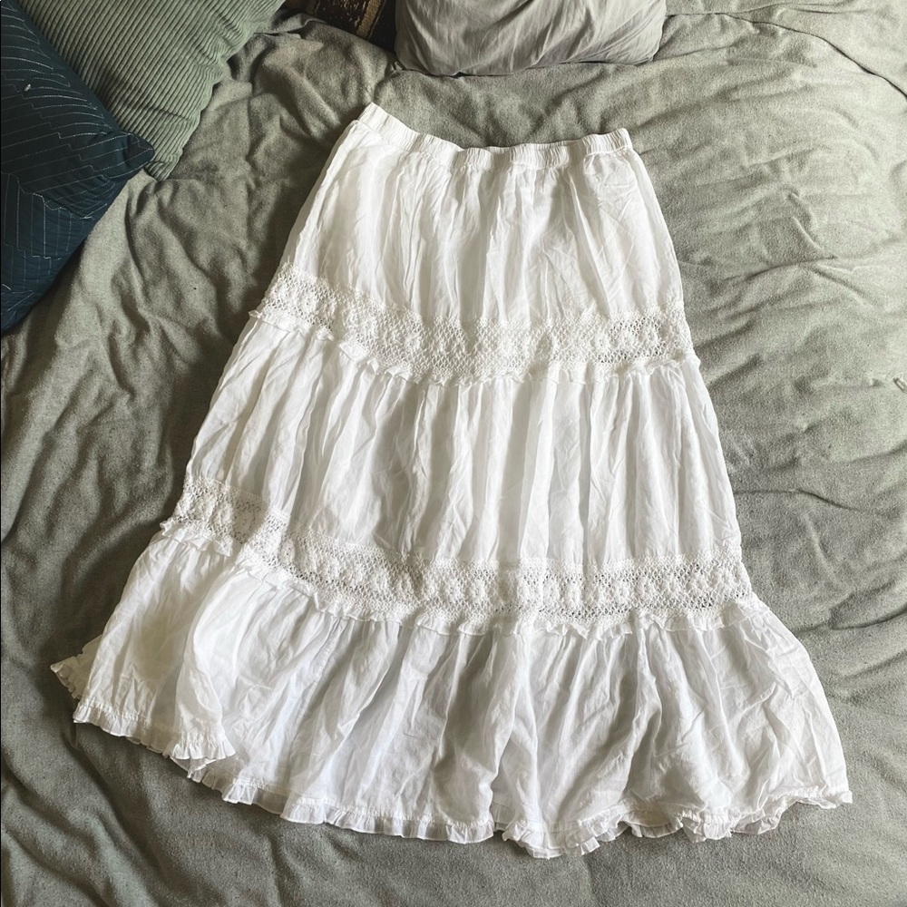 Maxi Skirt w/ lace detailing in White Sz Large Flint & Moss